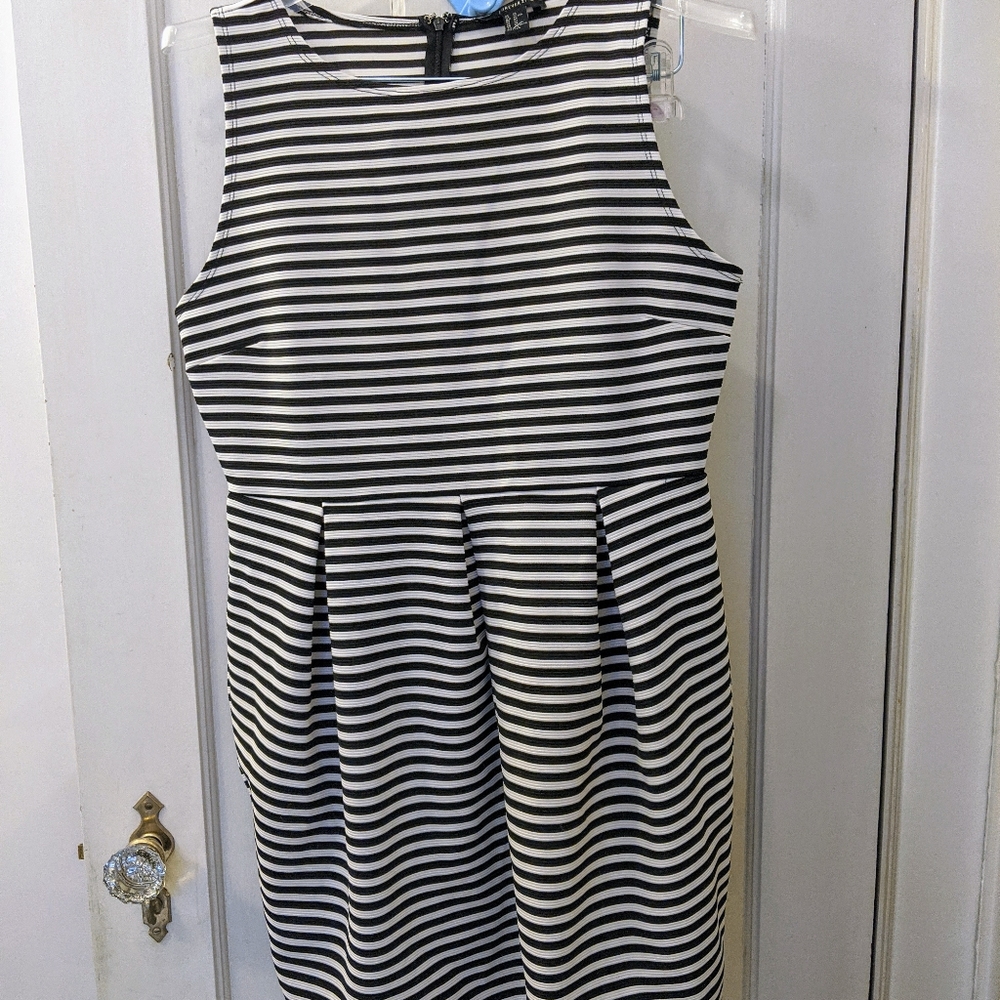 Forever 21 black and white striped dress XL